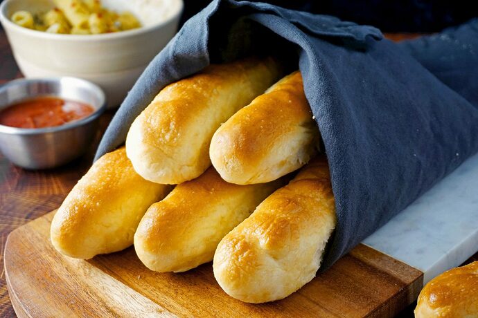 Finished-2-olive-garden-breadsticks-012721-TOH-14-Lauren-Habermehl-for-TOH-JVedits2