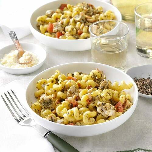 Chicken-Pesto-with-Pasta_exps30125_5Ing2856595D03_13_5b_RMS-2