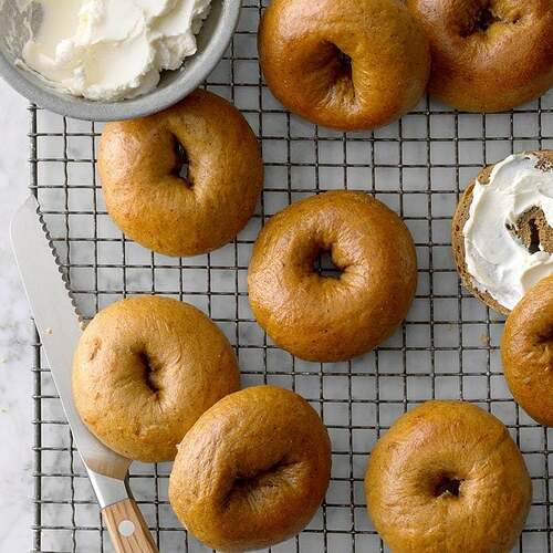 Pumpkin-Spice-Bagels_EXPS_THAS19_41198_B04_25_3b-6